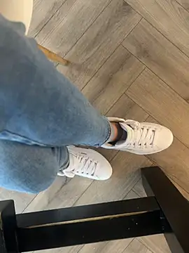 FeetVibe online show from October 25, 2025, 6:32 am