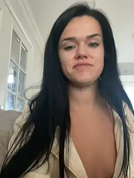 English-Chloe96 online show from January 3, 2025, 2:30 pm