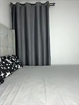 prettiepearl online show from November 15, 2025, 11:21 pm