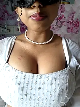 sandy naughty online show from February 13, 2026, 8:10 am