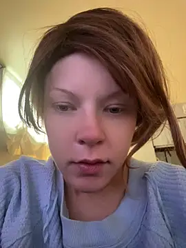 EllaSnow online show from April 20, 2026, 8:43 pm