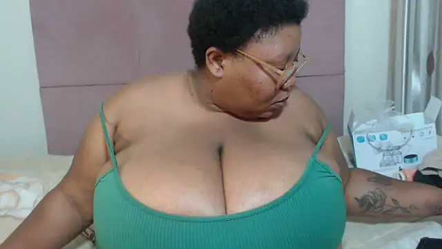 DAIRYBELLELIZxx online show from December 13, 2024, 5:21 pm