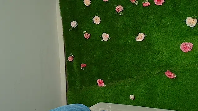 Huge Titties  online show from January 6, 2026, 5:38 pm