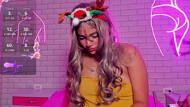APRIIL CUTE online show from December 10, 2024, 4:38 pm