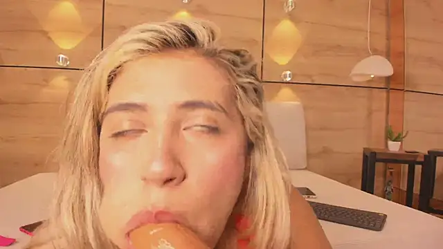 julietha taylor online show from October 8, 2025, 3:04 am