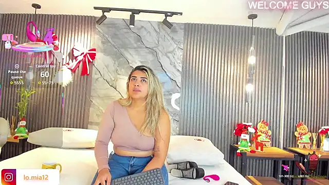 julietha taylor online show from December 15, 2025, 3:11 am