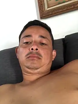 isacalejandroo online show from January 14, 2025, 7:53 pm