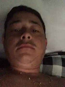 isacalejandroo online show from February 8, 2025, 1:44 pm