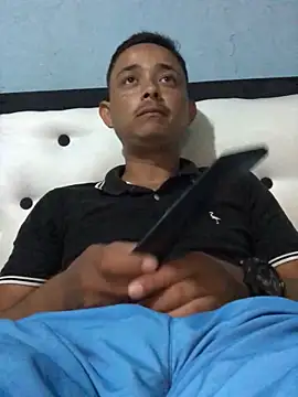 isacalejandroo online show from February 11, 2025, 3:29 am