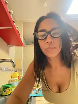 Snapshot of johaminie chatting on December 3, 2024, 6:17 pm johaminie online show from December 3, 2024, 6:17 pm