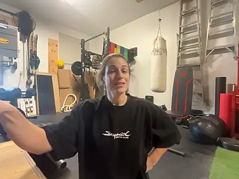 MissSwitch online show from December 3, 2024, 6:06 pm