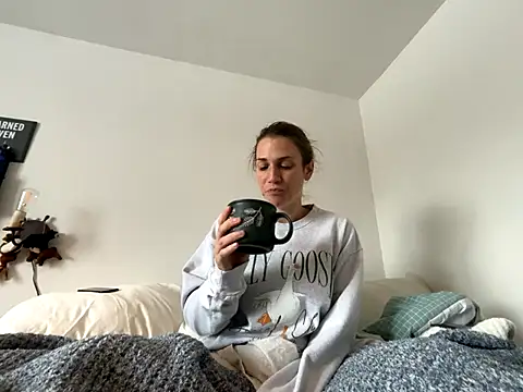 MissSwitch online show from December 4, 2024, 1:42 pm