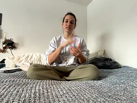 MissSwitch online show from December 5, 2024, 6:44 pm