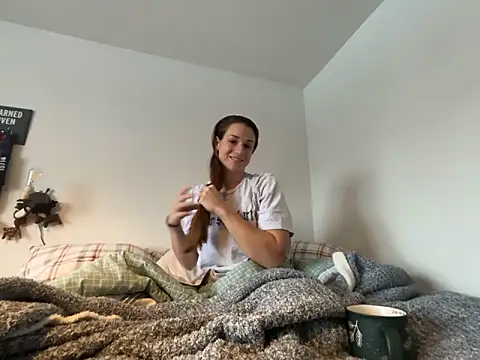 MissSwitch online show from December 19, 2024, 1:18 pm