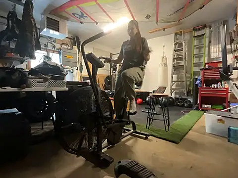 MissSwitch online show from January 6, 2025, 5:27 pm