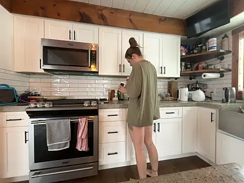 MissSwitch online show from January 17, 2025, 3:53 pm