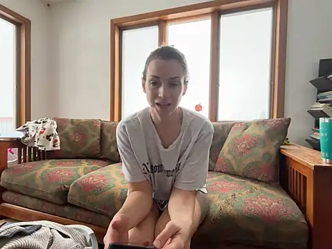 MissSwitch online show from February 17, 2025, 3:42 pm