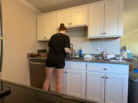 MissSwitch online show from March 18, 2025, 12:47 pm