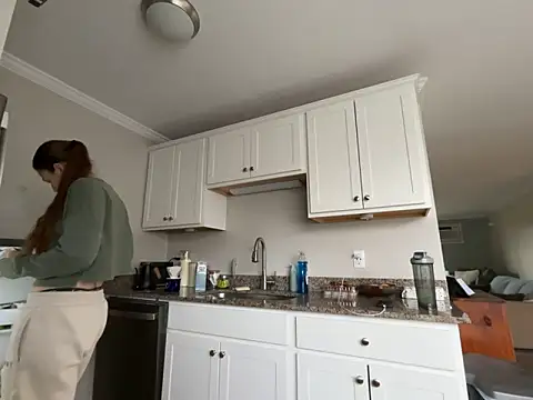 MissSwitch online show from March 21, 2025, 12:50 pm