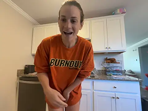 MissSwitch online show from September 30, 2025, 1:38 pm