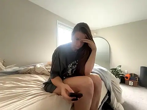 MissSwitch online show from October 7, 2025, 2:03 pm