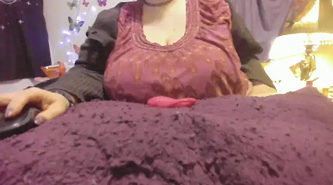 Snapshot of Alli_Kat chatting on January 24, 2025, 8:23 am Alli Kat online show from January 24, 2025, 8:23 am