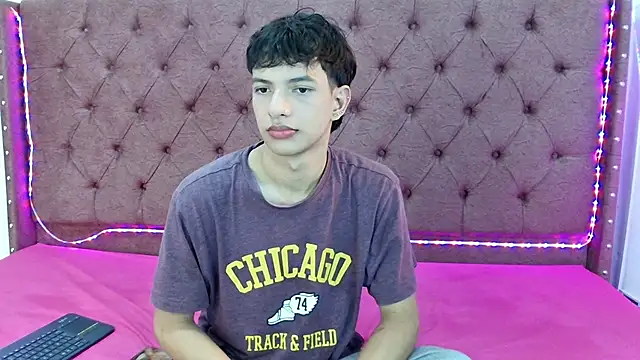 Snapshot of boys_yourparty chatting on December 29, 2024, 1:38 pm boys yourparty online show from December 29, 2024, 1:38 pm