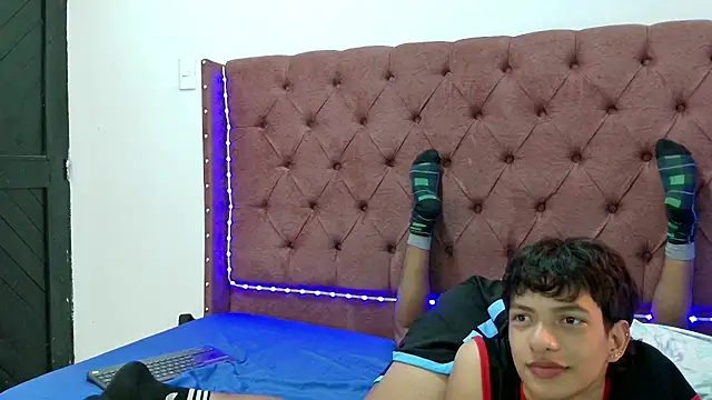 Snapshot of boys_yourparty chatting on January 30, 2025, 1:42 pm boys yourparty online show from January 30, 2025, 1:42 pm