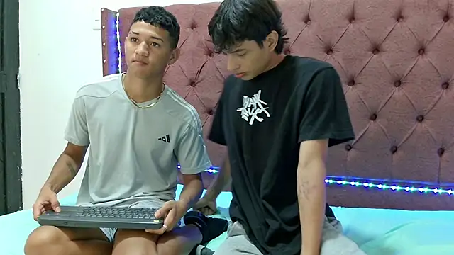 Snapshot of boys_yourparty chatting on February 7, 2025, 1:43 pm boys yourparty online show from February 7, 2025, 1:43 pm