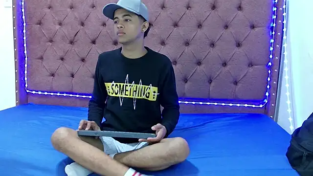 Snapshot of boys_yourparty chatting on February 19, 2025, 1:50 pm boys yourparty online show from February 19, 2025, 1:50 pm