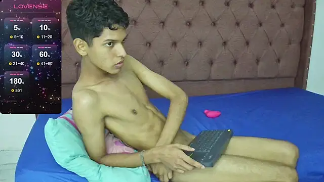 Snapshot of boys_yourparty chatting on March 17, 2025, 4:54 pm boys yourparty online show from March 17, 2025, 4:54 pm