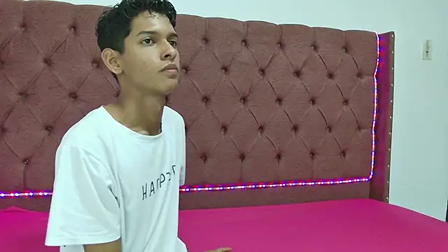 Snapshot of boys_yourparty chatting on March 19, 2025, 1:40 pm boys yourparty online show from March 19, 2025, 1:40 pm