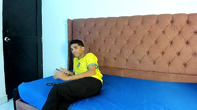 Snapshot of boys_yourparty chatting on September 30, 2025, 1:05 pm boys yourparty online show from September 30, 2025, 1:05 pm