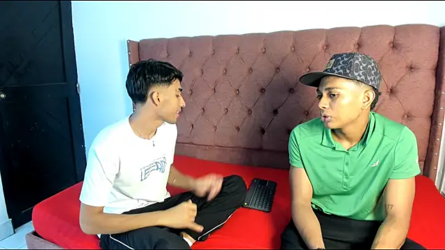 Snapshot of boys_yourparty chatting on October 9, 2025, 1:09 pm boys yourparty online show from October 9, 2025, 1:09 pm