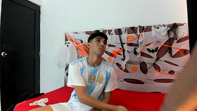 Snapshot of boys_yourparty chatting on October 15, 2025, 1:11 pm boys yourparty online show from October 15, 2025, 1:11 pm