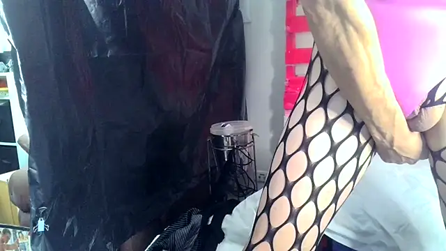 SissyJamie123 online show from April 12, 2026, 3:44 am