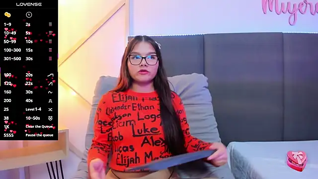 SophieHarris  online show from March 7, 2025, 8:00 pm