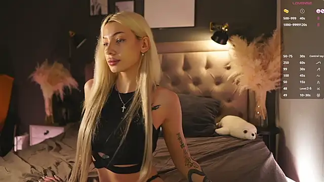 LolaStifler online show from February 22, 2025, 5:46 pm