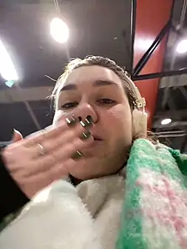 SuzieMurray online show from March 7, 2025, 8:23 am