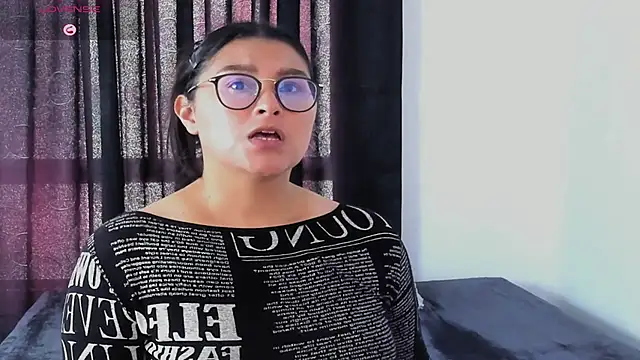 lorymoon online show from December 6, 2024, 7:01 pm