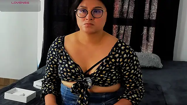 lorymoon online show from December 14, 2024, 6:41 pm