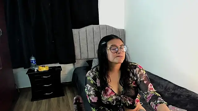 lorymoon online show from January 11, 2025, 6:44 pm