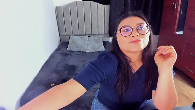 lorymoon online show from February 3, 2025, 8:03 pm