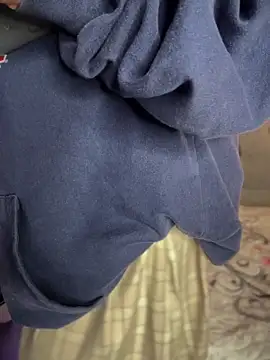 Im Little online show from December 2, 2024, 3:37 am