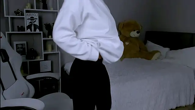 MichelleOrtis online show from April 20, 2026, 2:36 am