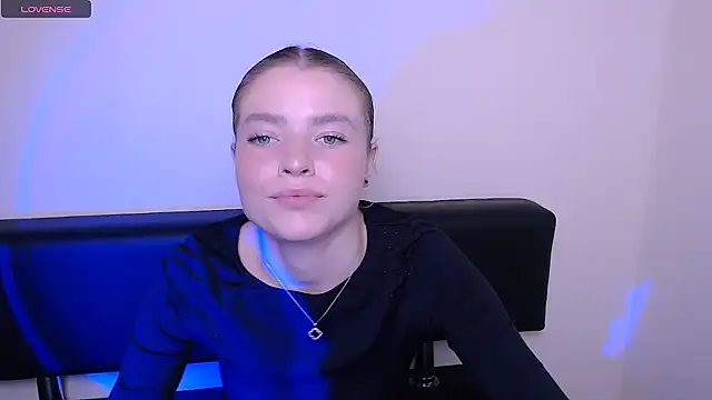 MissOliviaa  online show from October 28, 2025, 1:58 pm