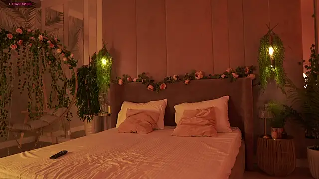 Smiley Mia online show from September 23, 2025, 5:10 am