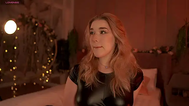 Smiley Mia online show from September 26, 2025, 5:11 am