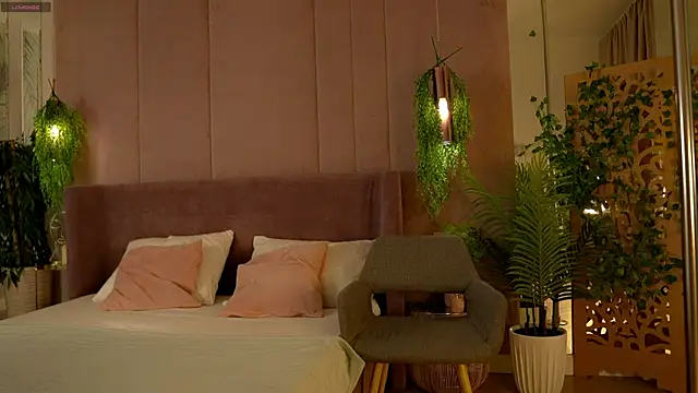 Smiley Mia online show from November 8, 2025, 5:07 am