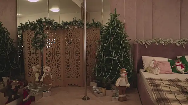 Smiley Mia online show from December 20, 2025, 5:03 am